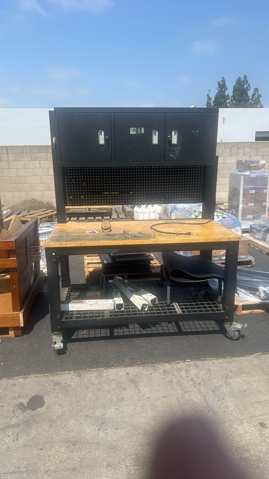 Work Bench With Lock