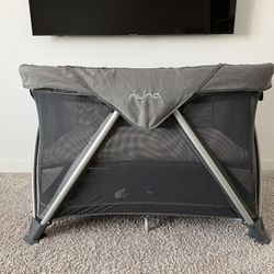 Nuna SENA aire Travel Crib + Changer