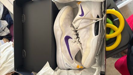 White Kobe 8 size 8