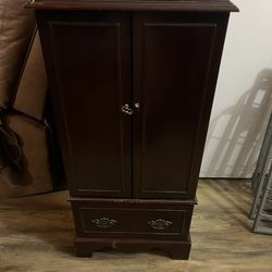 Jewelry Dresser