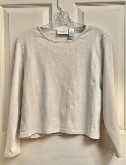 Liz Claiborne Stitched Flower Design Top PM