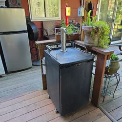 Keg Beer Dispenser 