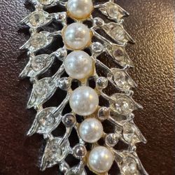 Vintage Simulated Pearl Leaf Brooch