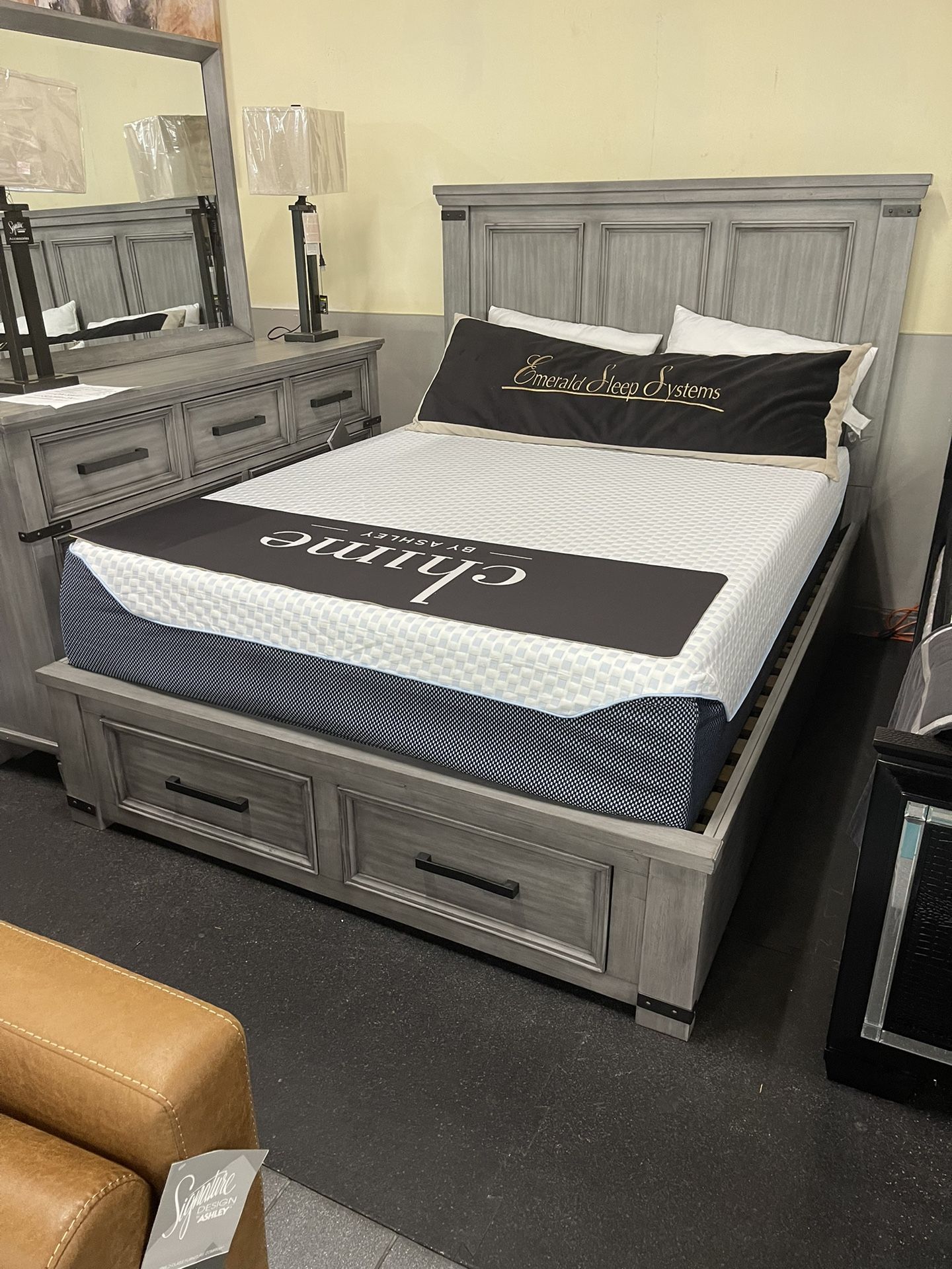 Queen Platform Bed Room Set( Includes Queen Bed Frame, Dresser, Mirror 1 Night Stand) ON SALE