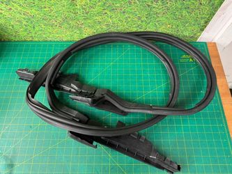 12-20 MERCEDES R172 SLK250 SLC300 REAR TRUNK BOOT WEATHERSTRIP SEAL RUBBER OEM