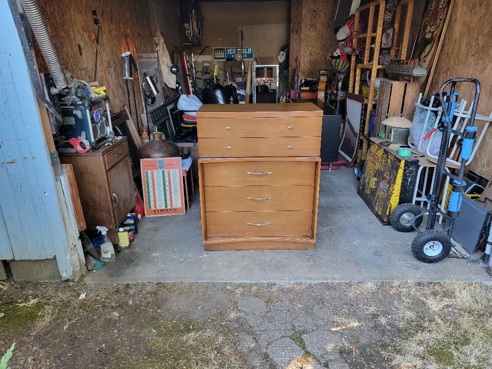Mid Century Modern Dresser 