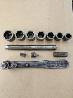 Antique Ratchet Set