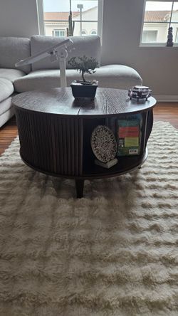 Coffee table w/ storage