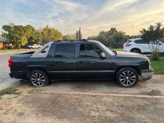 Chevrolet Avalanche Crew Cab Pickup Truck