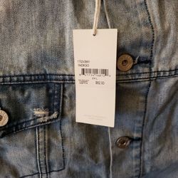 Staple cut off sleeves denim jacket.
