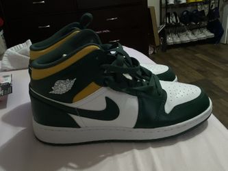 Jordan 1’s Mid , Green/Yellow