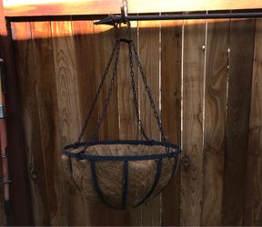 Heavy duty large hanging basket with new coco liner