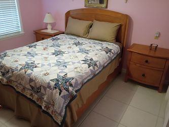 Queen size bedroom set.