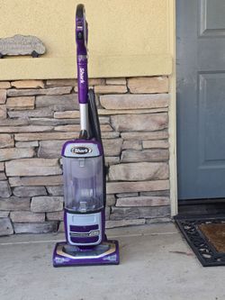Shark Navigator Lift-Away Vacuum