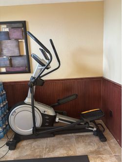 NordicTrack E 5.7 Elliptical Adjustable Incline/Stride iFit HR Gray/Black (USED)