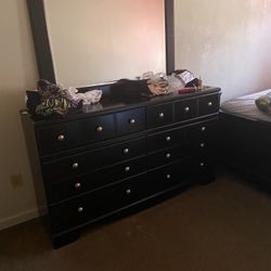 Black Queen Shay Bed With Mattress