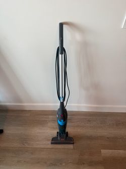 Bagless Vacuum. Pick up by 5 pm!