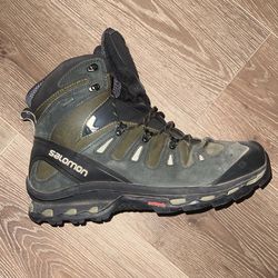 SALOMON HIKING BOOTS