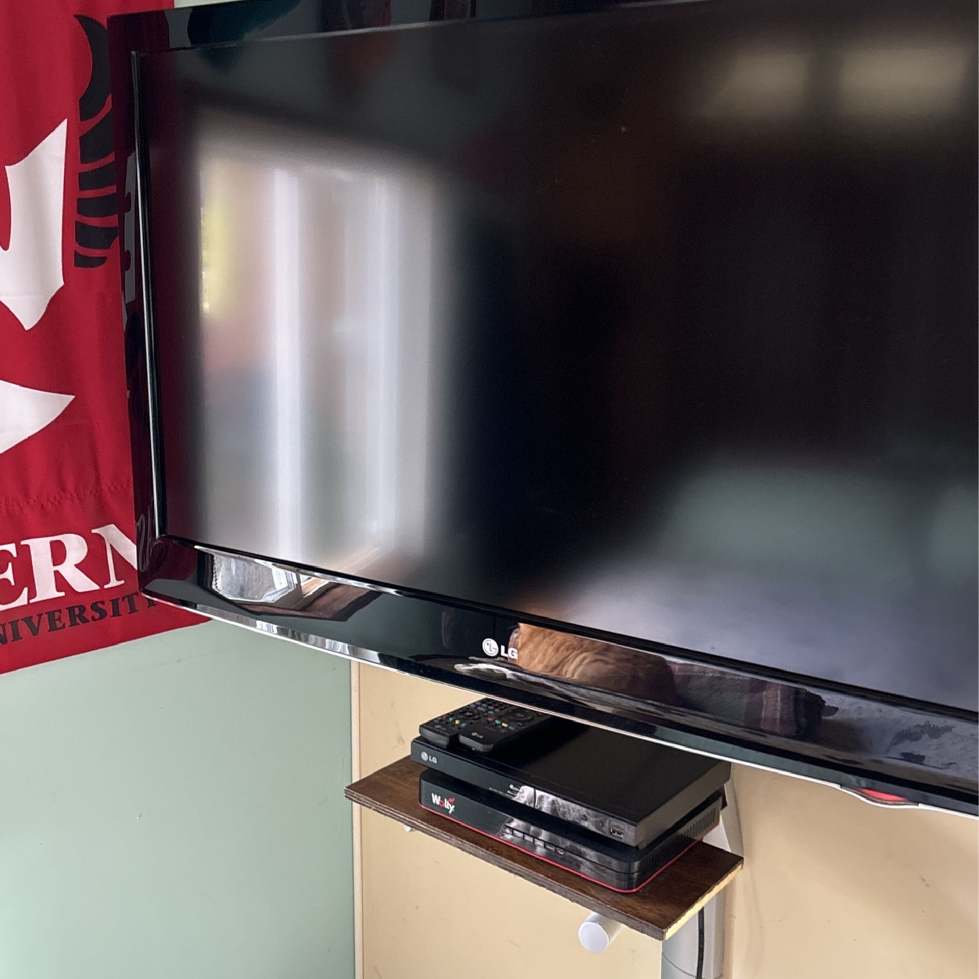 2 Flat Screen TVs. One 36 In One 24 In