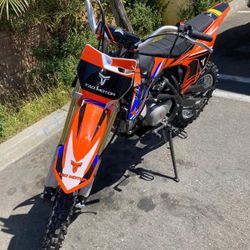 **Brand New Dirt Bike 140cc** - Adult size. - Kick Start. - Manual with Clutch. - 4 gears. - Mph 65 - Support up 450 lbs. - Alloy rims and suspension.