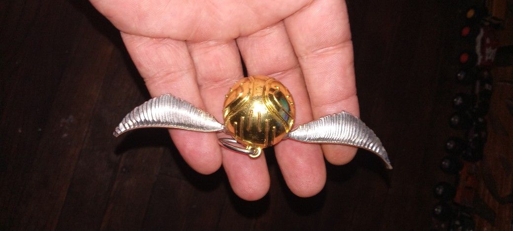 Official Factory Harry Potter Gold Globe With Wings Collector Keychain