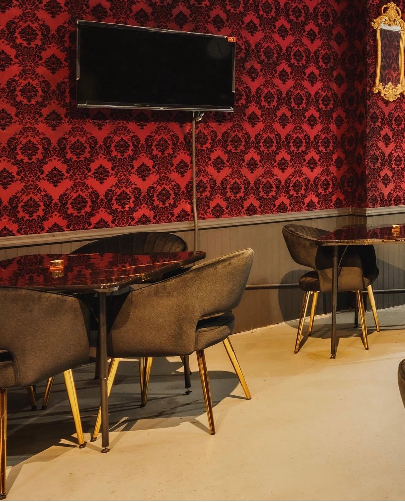 Dining Tables + Chairs