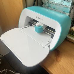 Cricut Joy With New Mats (Free Bag & Blades)