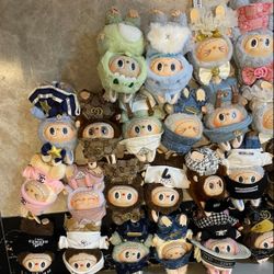 Pop Mart plush toy blind box! Labubu keychain
