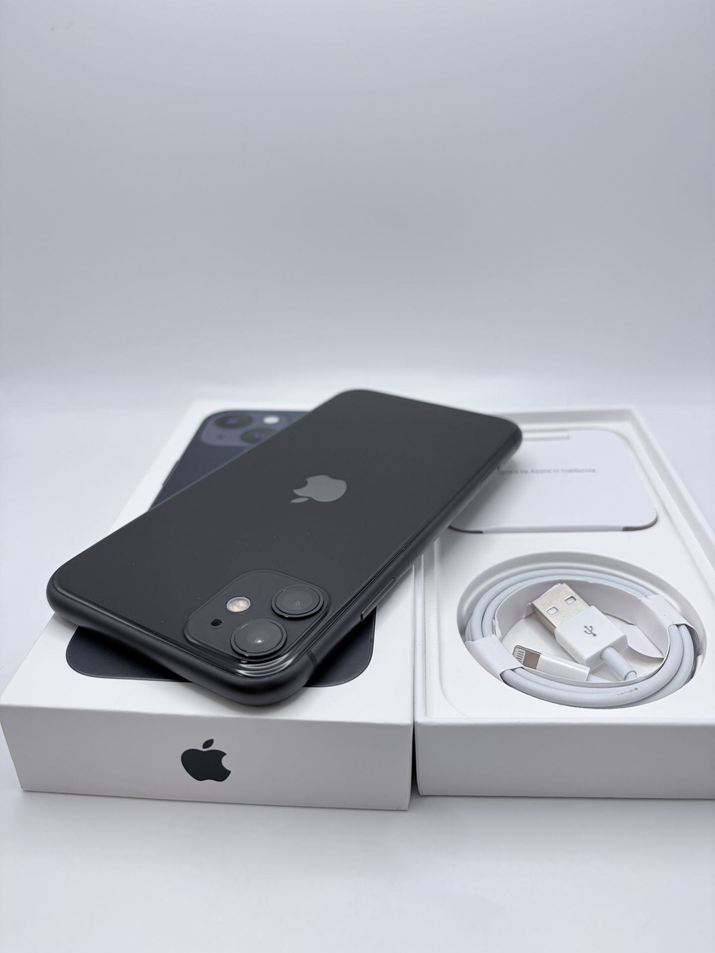 iphone 11 128gb unlocked for any carrier battery health 88% rare hard to find like new condition and everything looks perfectly +++++Spanish++++++ iP