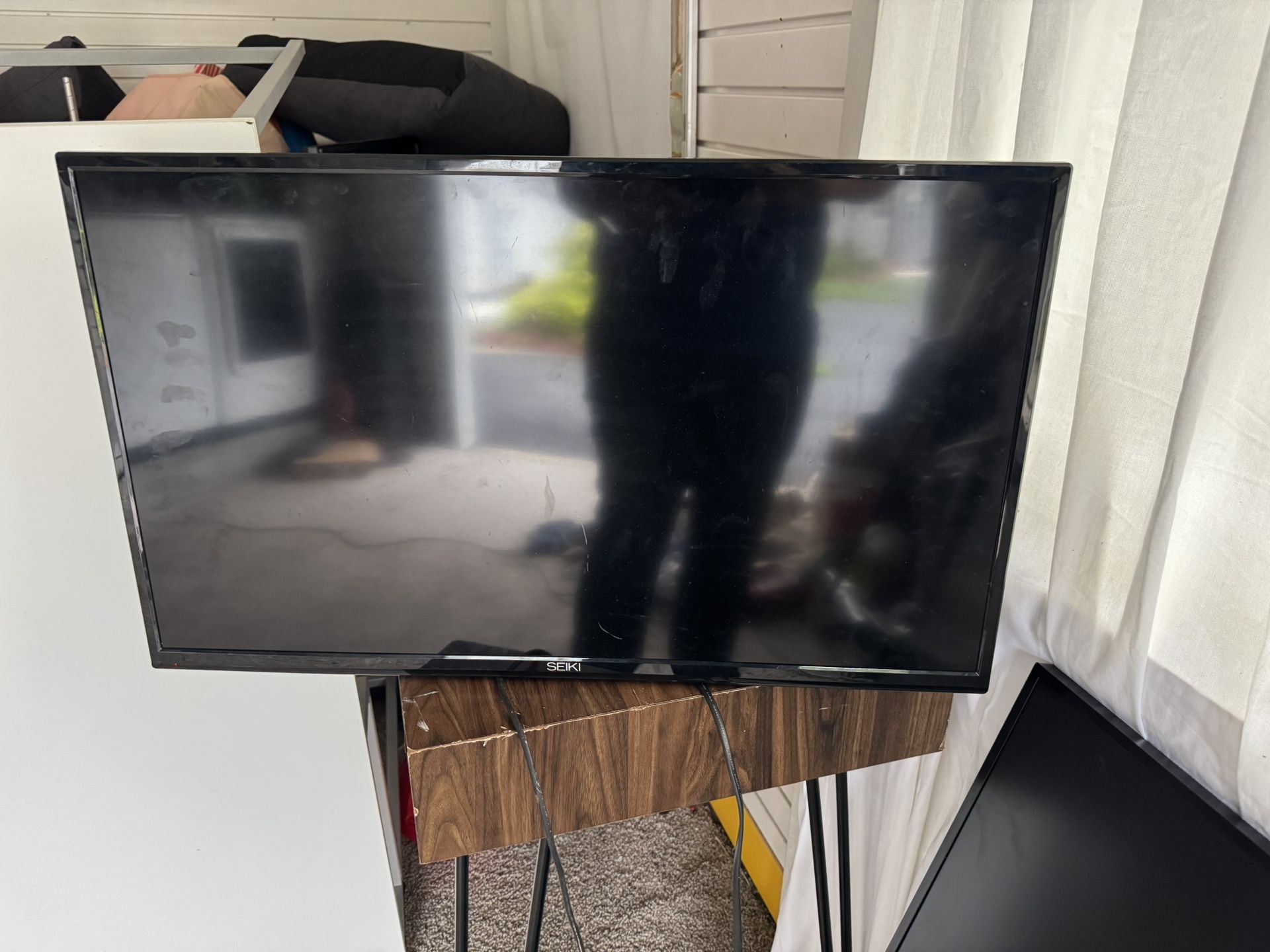32 Inch TV