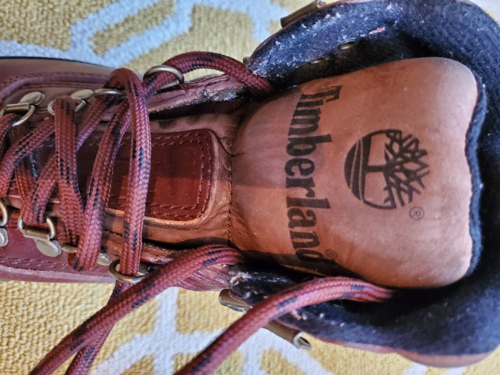LADIES TIMBERLANDS BOOTS USED LIKE NEW CONDITION SIZE 7 1/2 M.