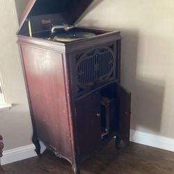 Antique Brunswick Upright Wind Up Phonograph 