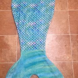 Mermaid tail fleece throw blanket