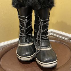Women’s Sorel Boots  Size 4