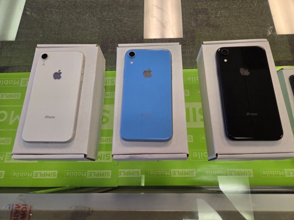 Unlocked IPhone XR - 64GB - ANY CARRIER - $220