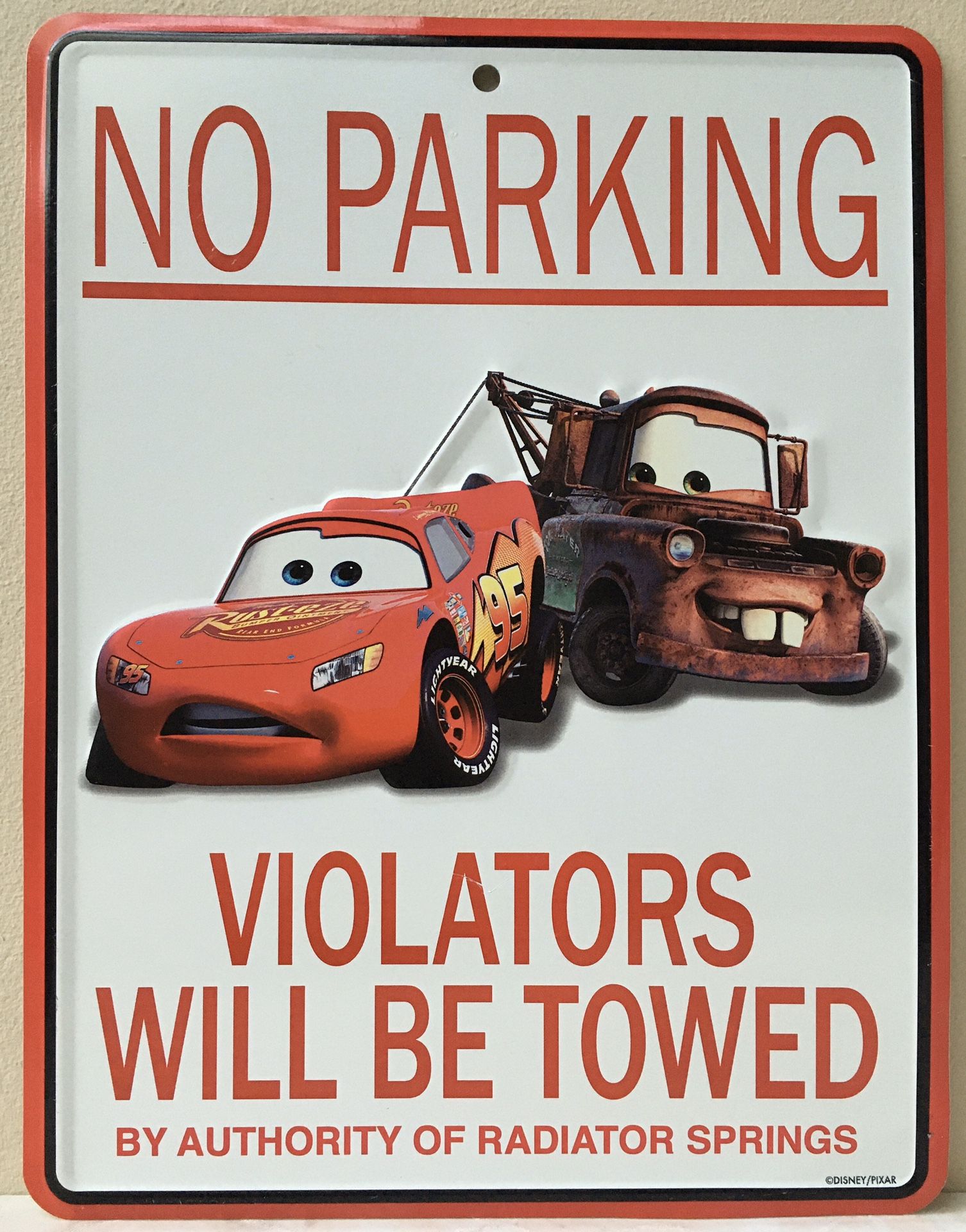 NO PARKING / VIOLATORS WILL BE TOWED