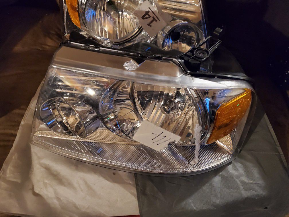 03-05 Ford Expedition Headlights