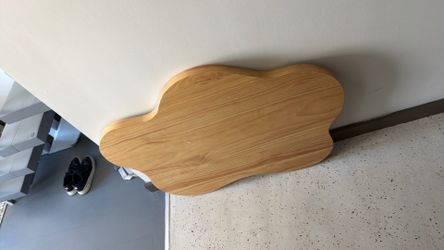 Solid table top with mounts in