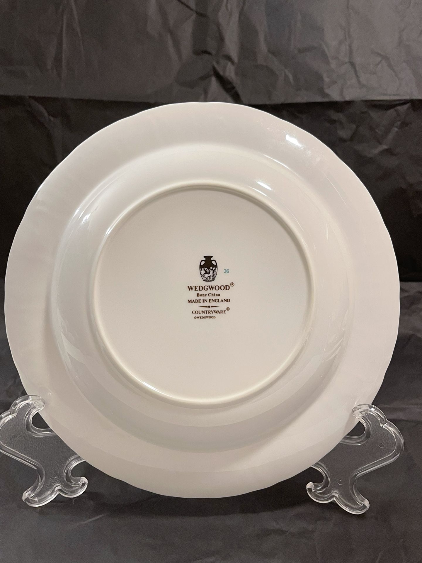 VTG Wedgwood Countryware 8.5” Soup Plates White China Cabbage Leaves
