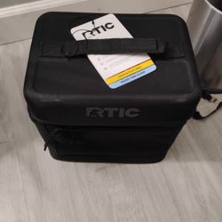 Brand New Never Used RTIC 15 Can Cooler
