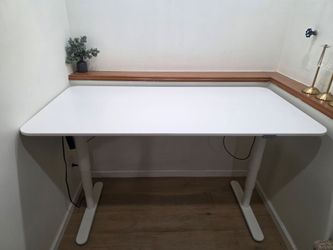 IKEA BEKANT Electric Standing Desk - White