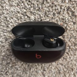 Right Beats Studio Pro Earbud With Charging Case