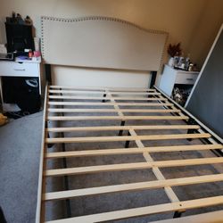 Queen platform Bedframe