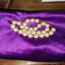 Monet Simulated Pearl Necklace. 