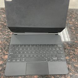 Apple Magic Keyboard 12.9”