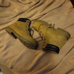 Women Boots Sz 7.5