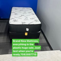 Huge sale for Mattress And Box Twin size mattress and box 150.$ full 190$ Queen 200$ king 290$. free delivery free set up 708….289…7715… cash or Zelle