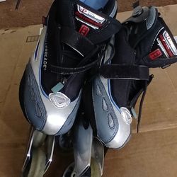 ROLLERBLADE.  ROLLER SKATING SHOES