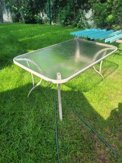 Free outdoor table