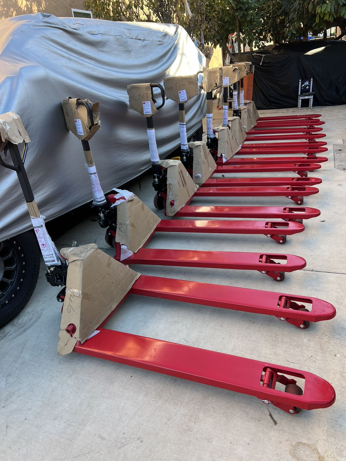 New Pallets Jacks 5500 Lbs $ 375 Each